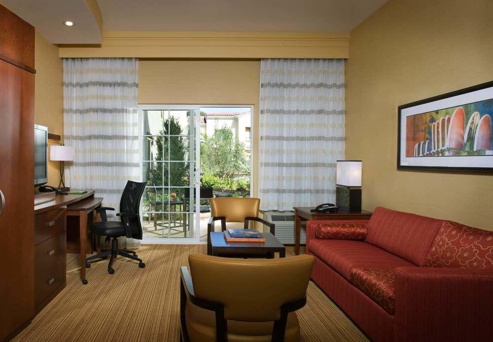 Готель Courtyard By Marriott Santa Barbara Goleta Екстер'єр фото