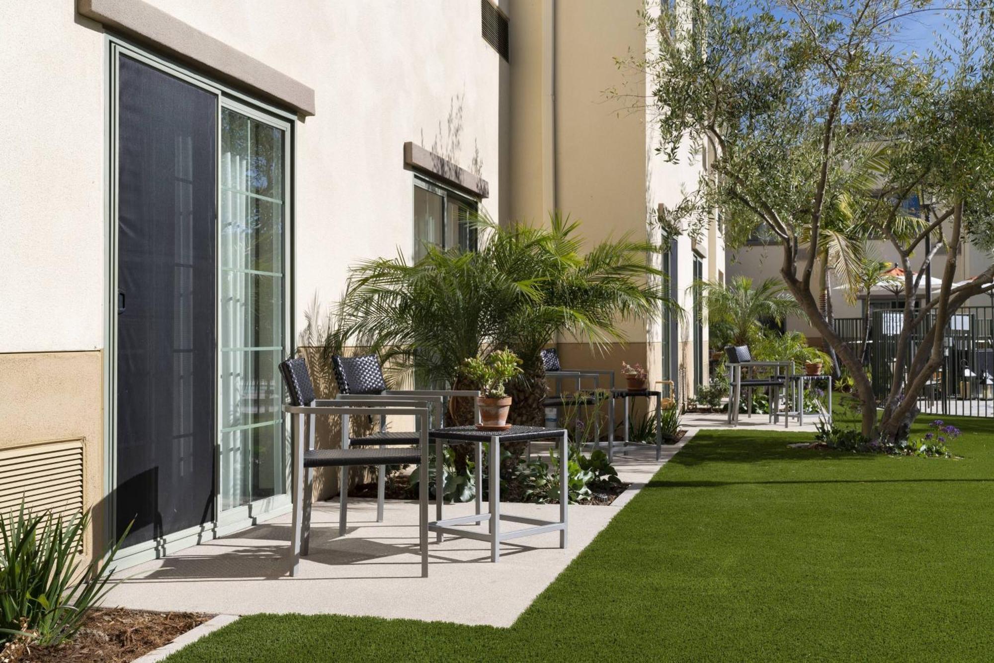 Готель Courtyard By Marriott Santa Barbara Goleta Екстер'єр фото