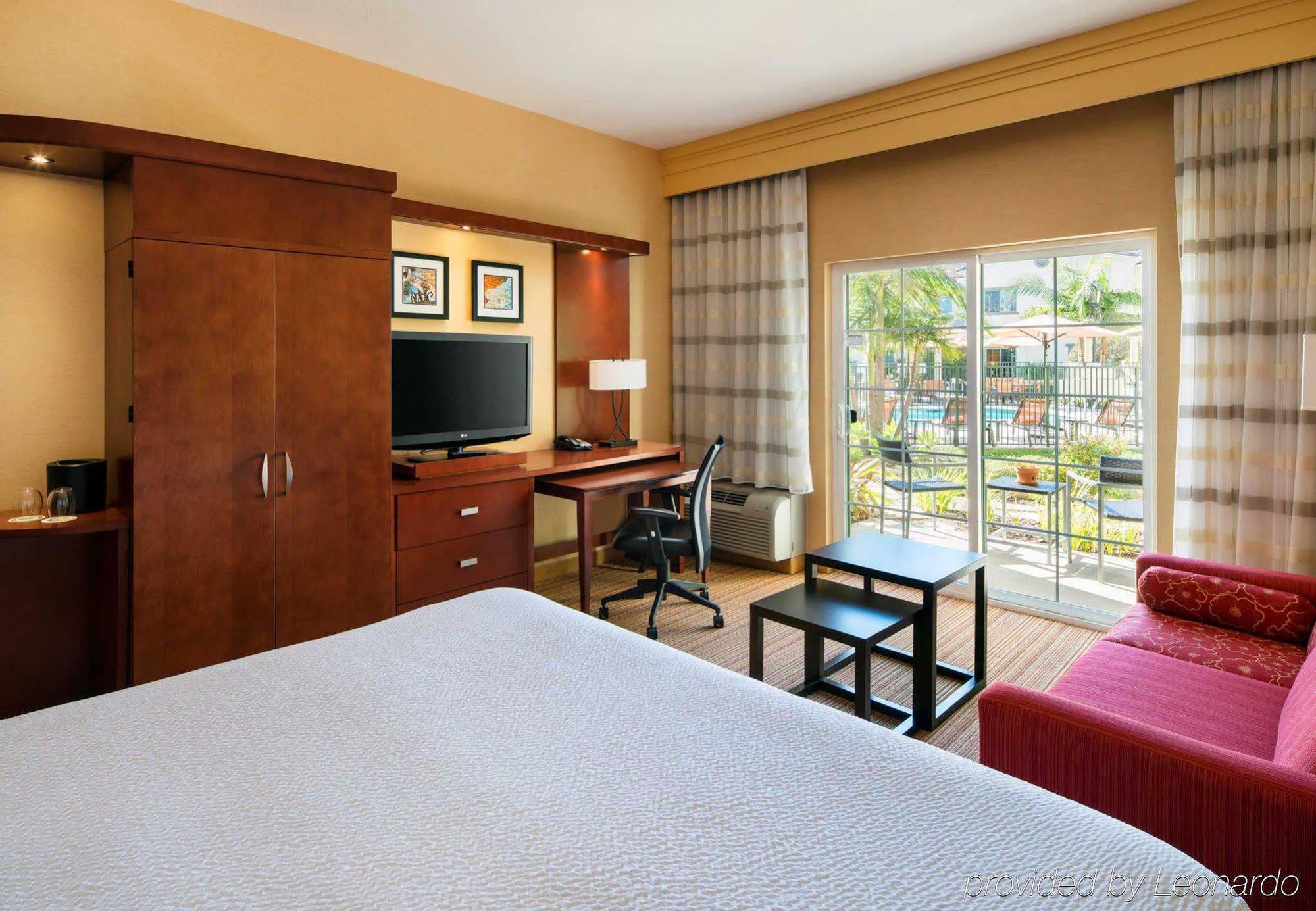 Готель Courtyard By Marriott Santa Barbara Goleta Екстер'єр фото