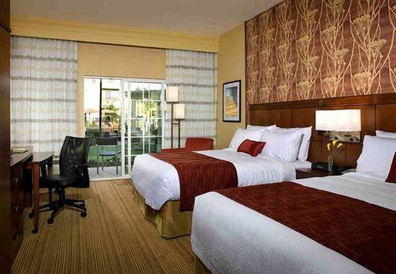 Готель Courtyard By Marriott Santa Barbara Goleta Екстер'єр фото