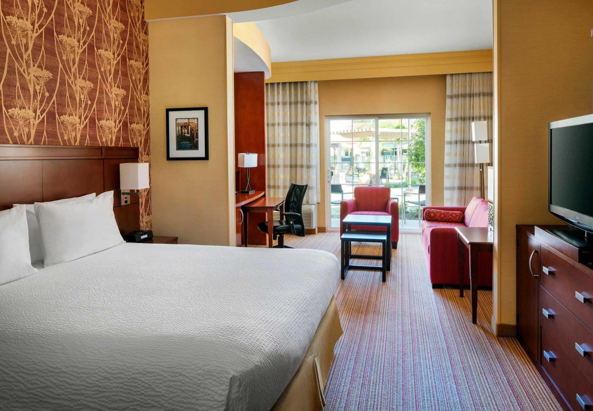 Готель Courtyard By Marriott Santa Barbara Goleta Екстер'єр фото